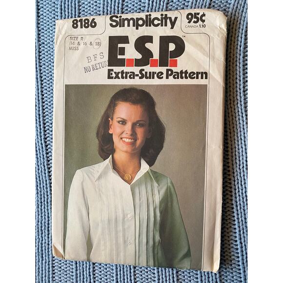 Simplicity sewing pattern  8186 top button down - Picture 1 of 5